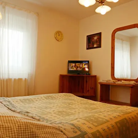 Cozy Heviz
